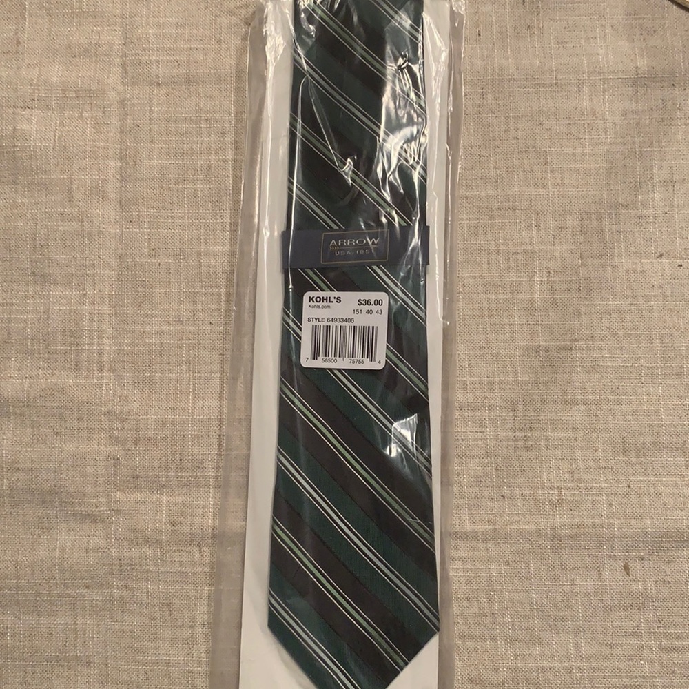 Brand new men’s tie green striped